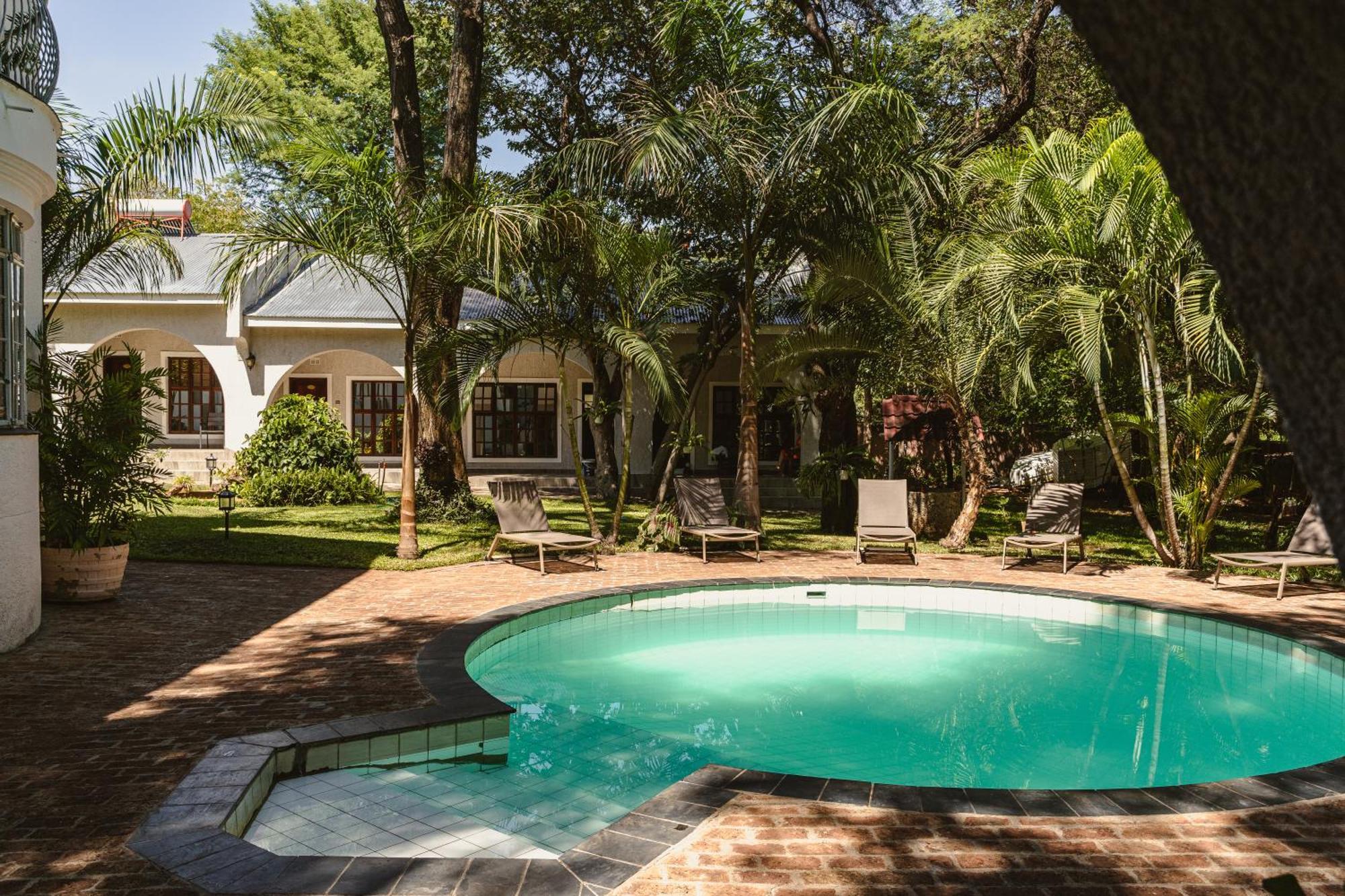 Jacaranda Lodge Виктория Фолс Екстериор снимка