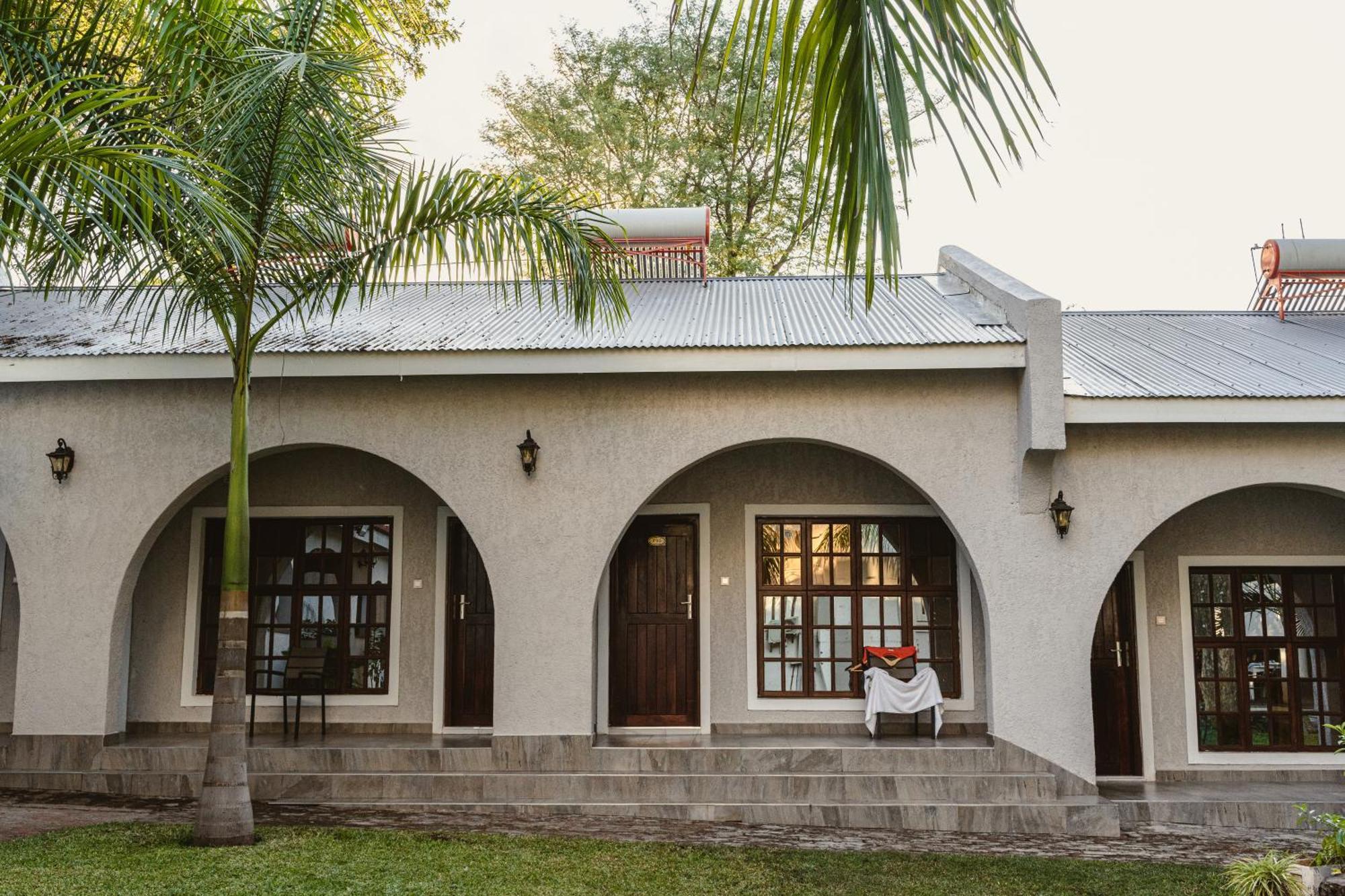 Jacaranda Lodge Виктория Фолс Екстериор снимка
