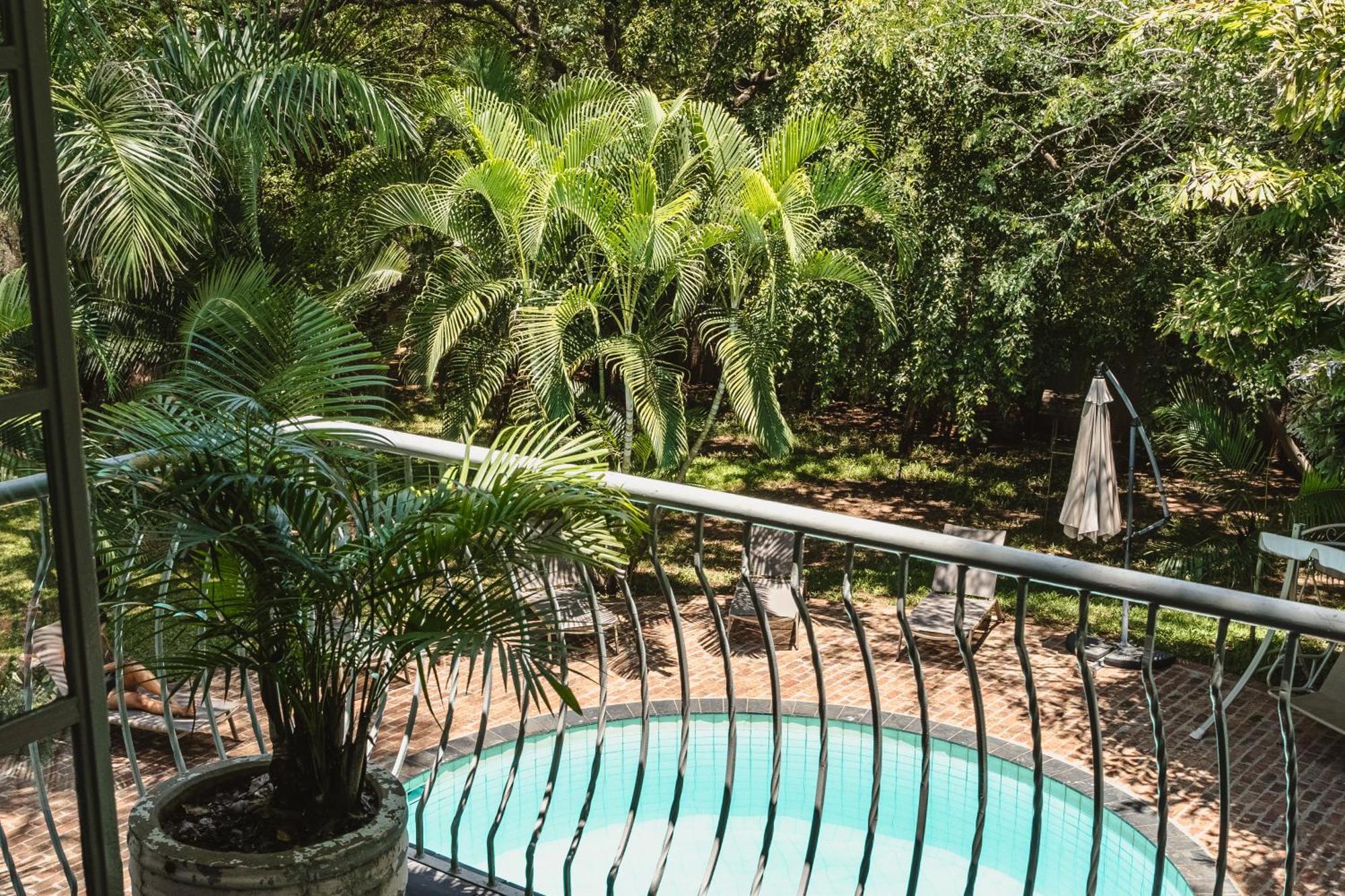 Jacaranda Lodge Виктория Фолс Екстериор снимка