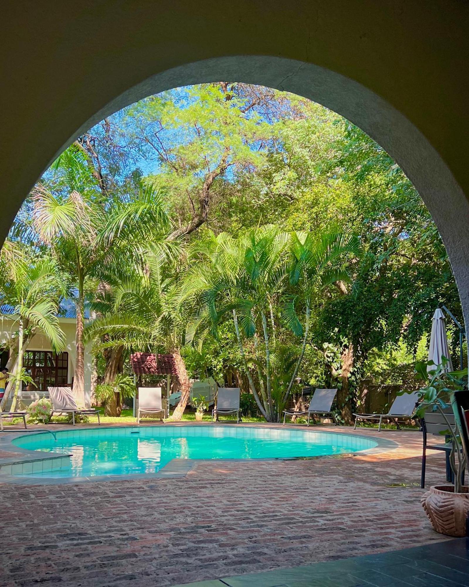 Jacaranda Lodge Виктория Фолс Екстериор снимка