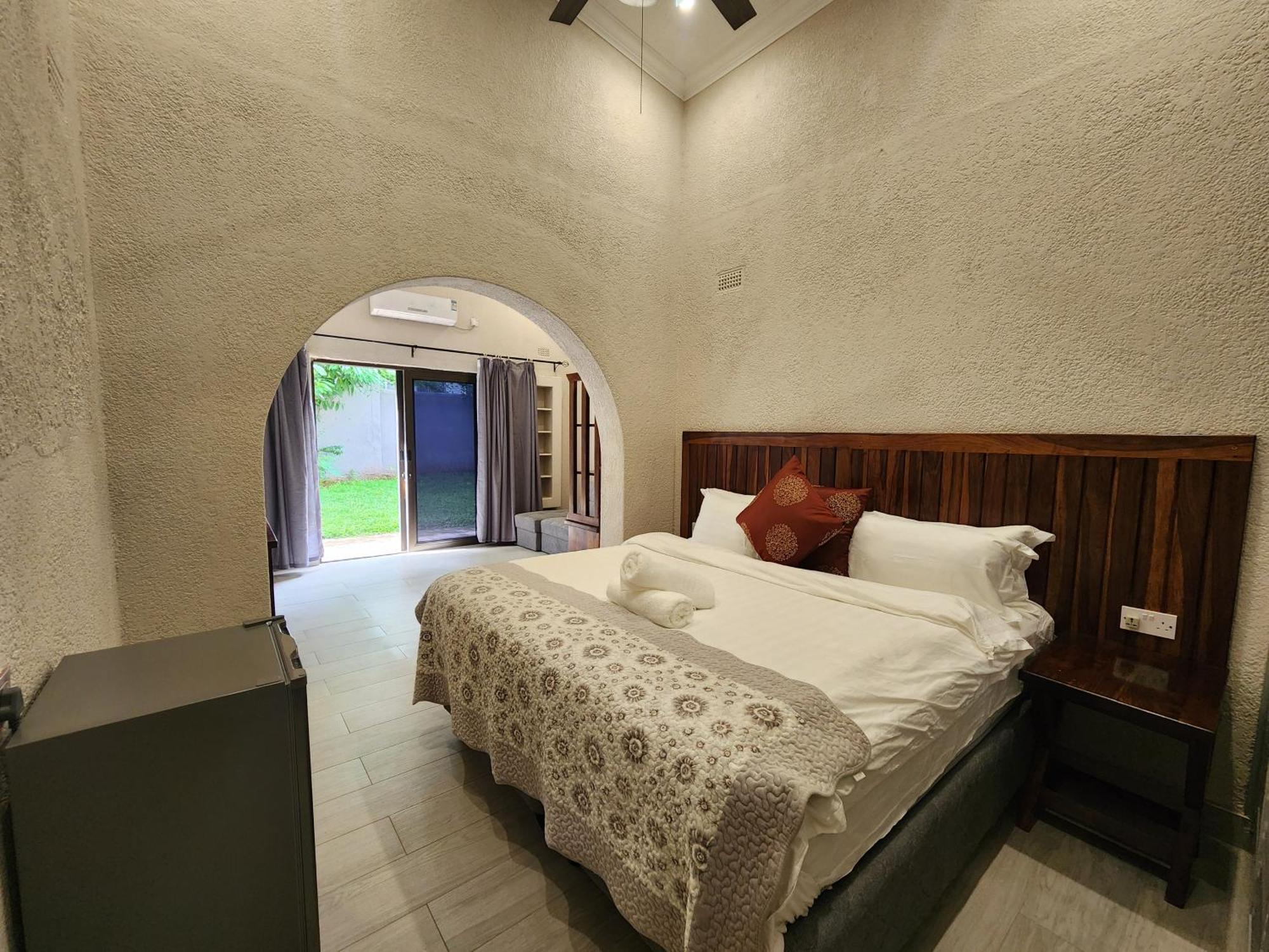Jacaranda Lodge Виктория Фолс Екстериор снимка